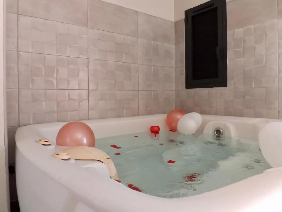 Guest house La Suite Cote Pool-House Piscine, Sauna & Jacuzzi Privatifs Istres France