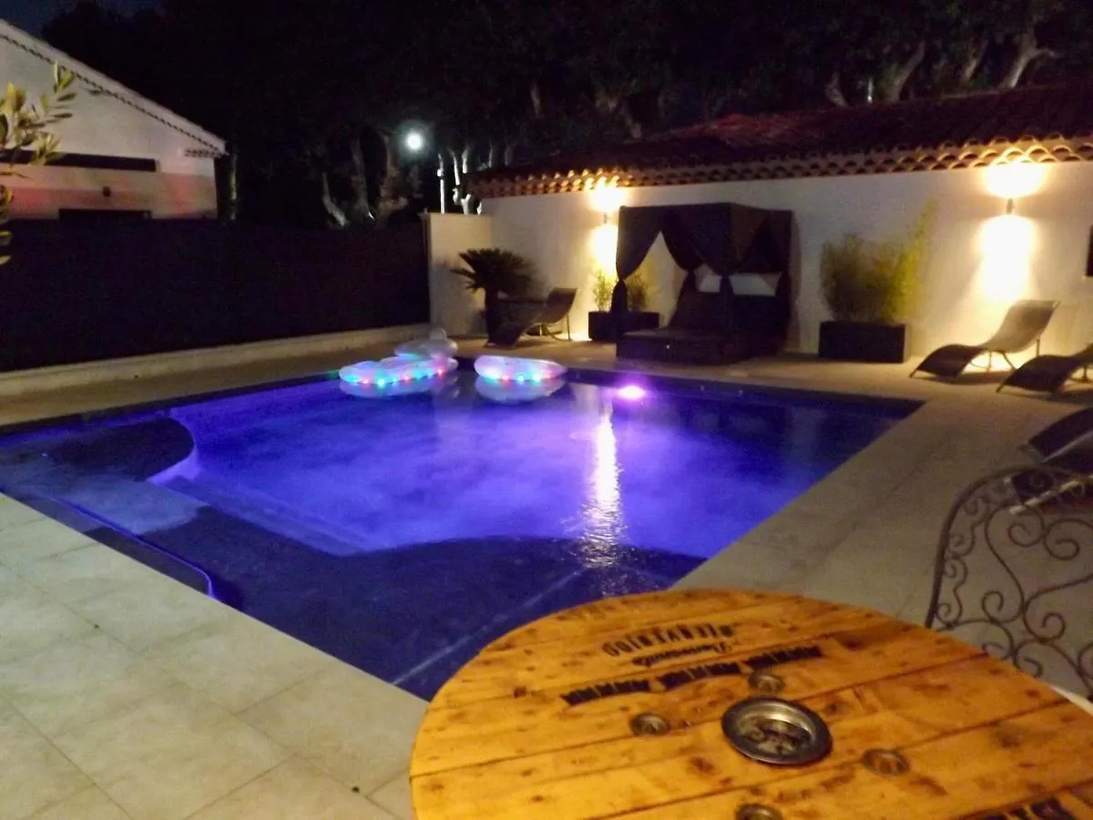 La Suite Cote Pool-House Piscine, Sauna & Jacuzzi Privatifs Istres Guest house