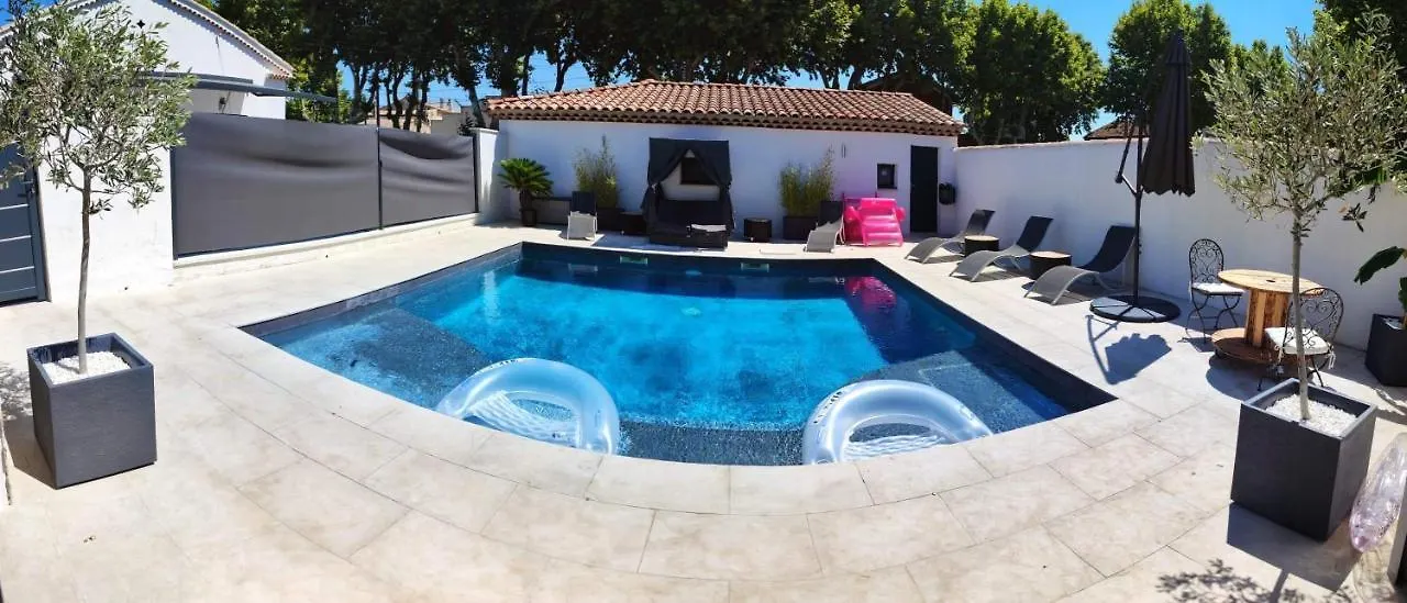 Guest house La Suite Cote Pool-House Piscine, Sauna & Jacuzzi Privatifs Istres