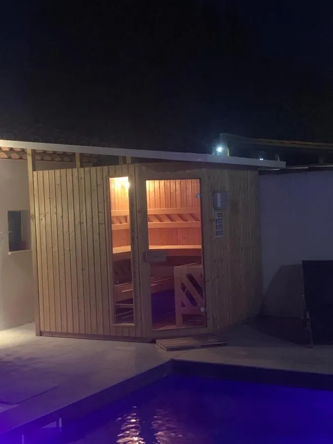 Guest house La Suite Cote Pool-House Piscine, Sauna & Jacuzzi Privatifs Istres