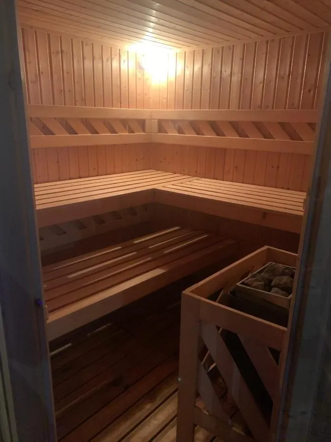 La Suite Cote Pool-House Piscine, Sauna & Jacuzzi Privatifs Istres Guest house