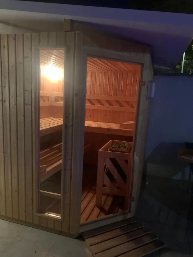 La Suite Cote Pool-House Piscine, Sauna & Jacuzzi Privatifs Istres